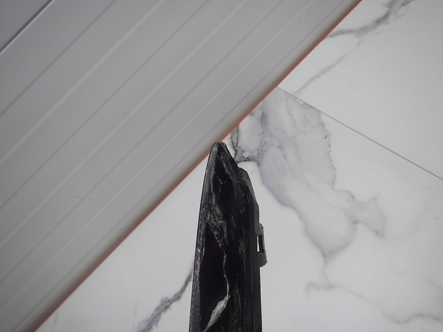 Молдинг переднего бампера левый