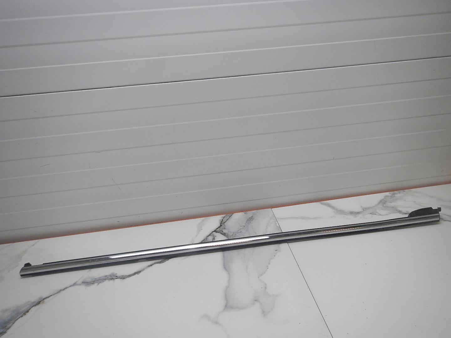 Накладка стекла заднего левого