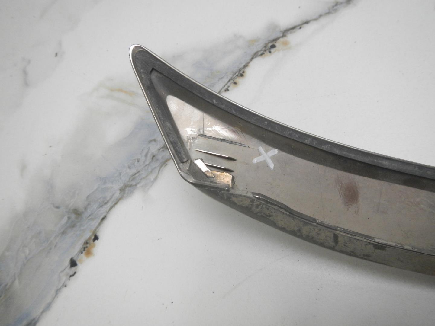 Молдинг капота