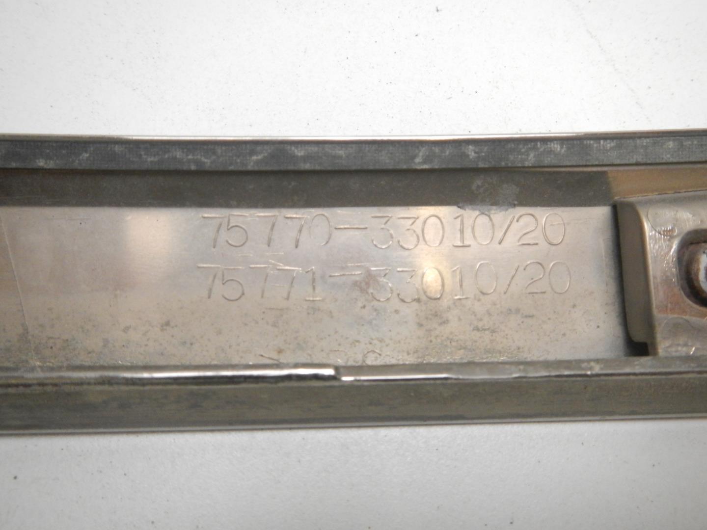 Молдинг капота