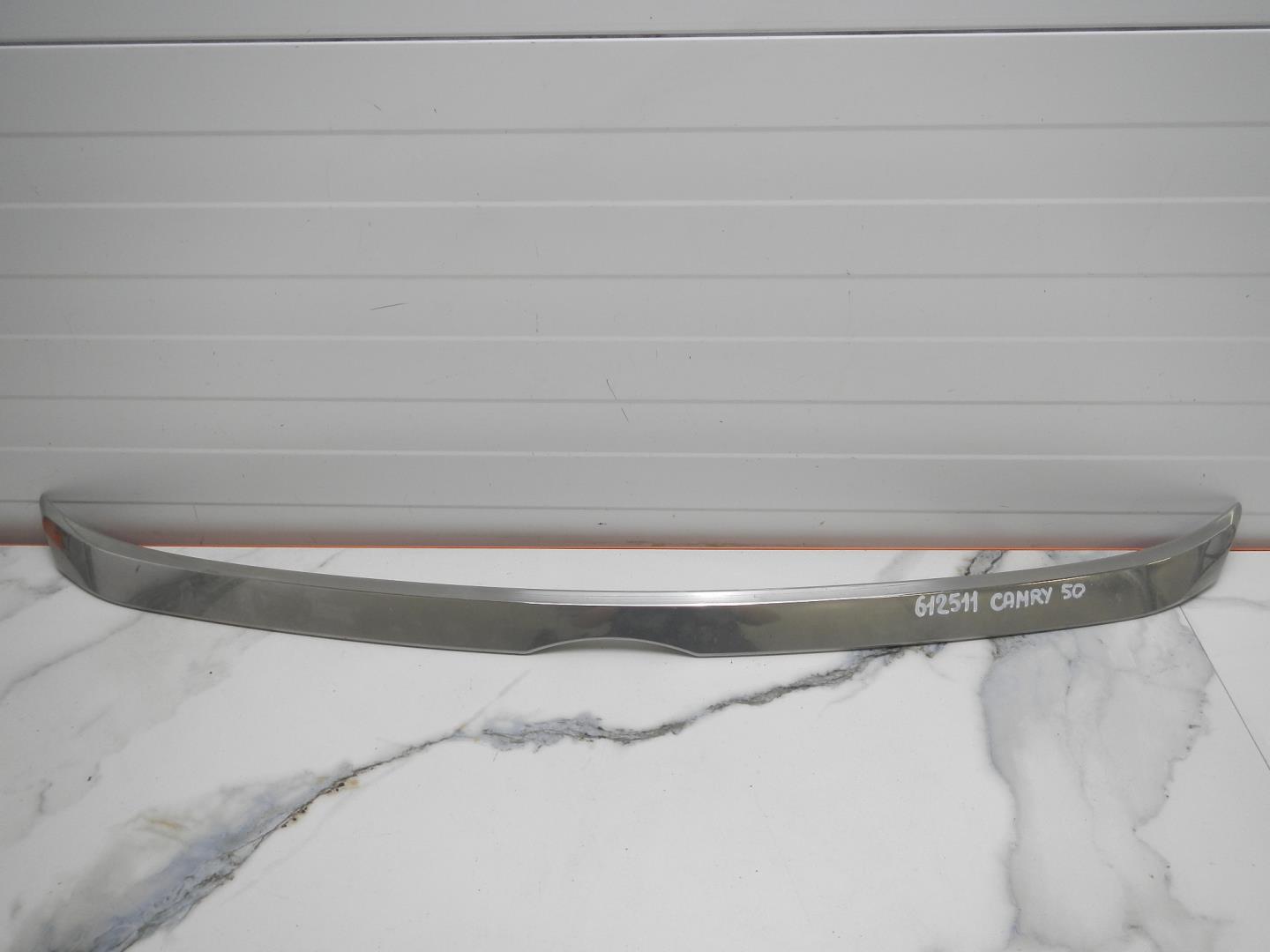 Молдинг капота