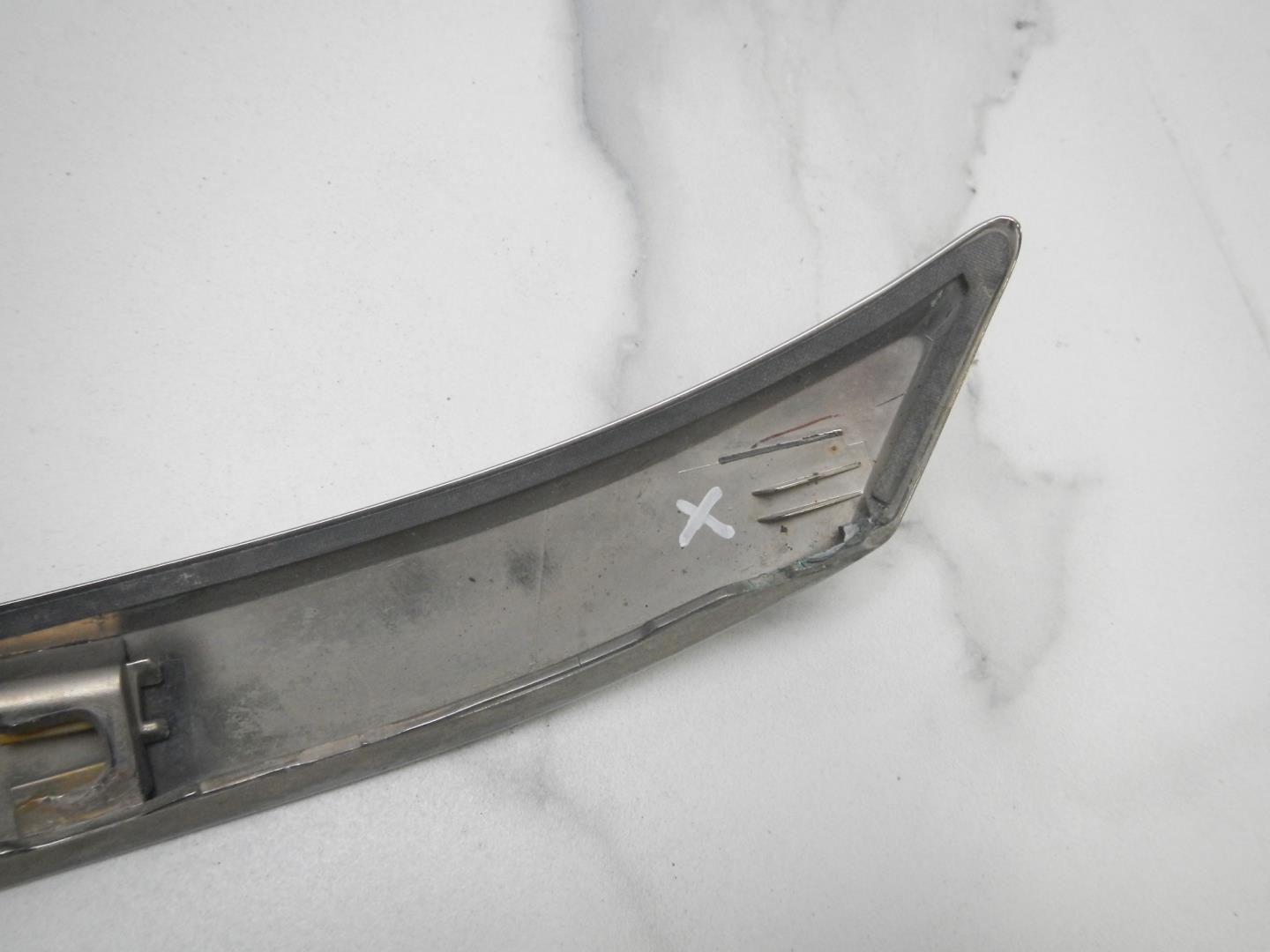 Молдинг капота