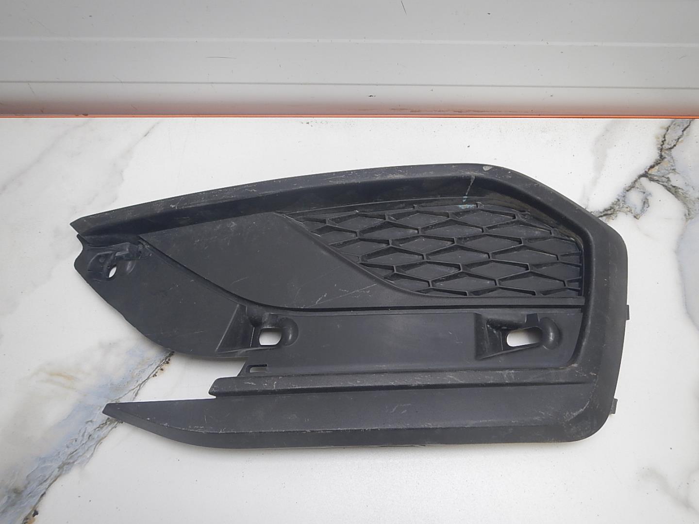 Решетка в бампер левая