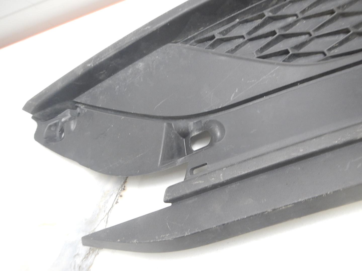 Решетка в бампер левая