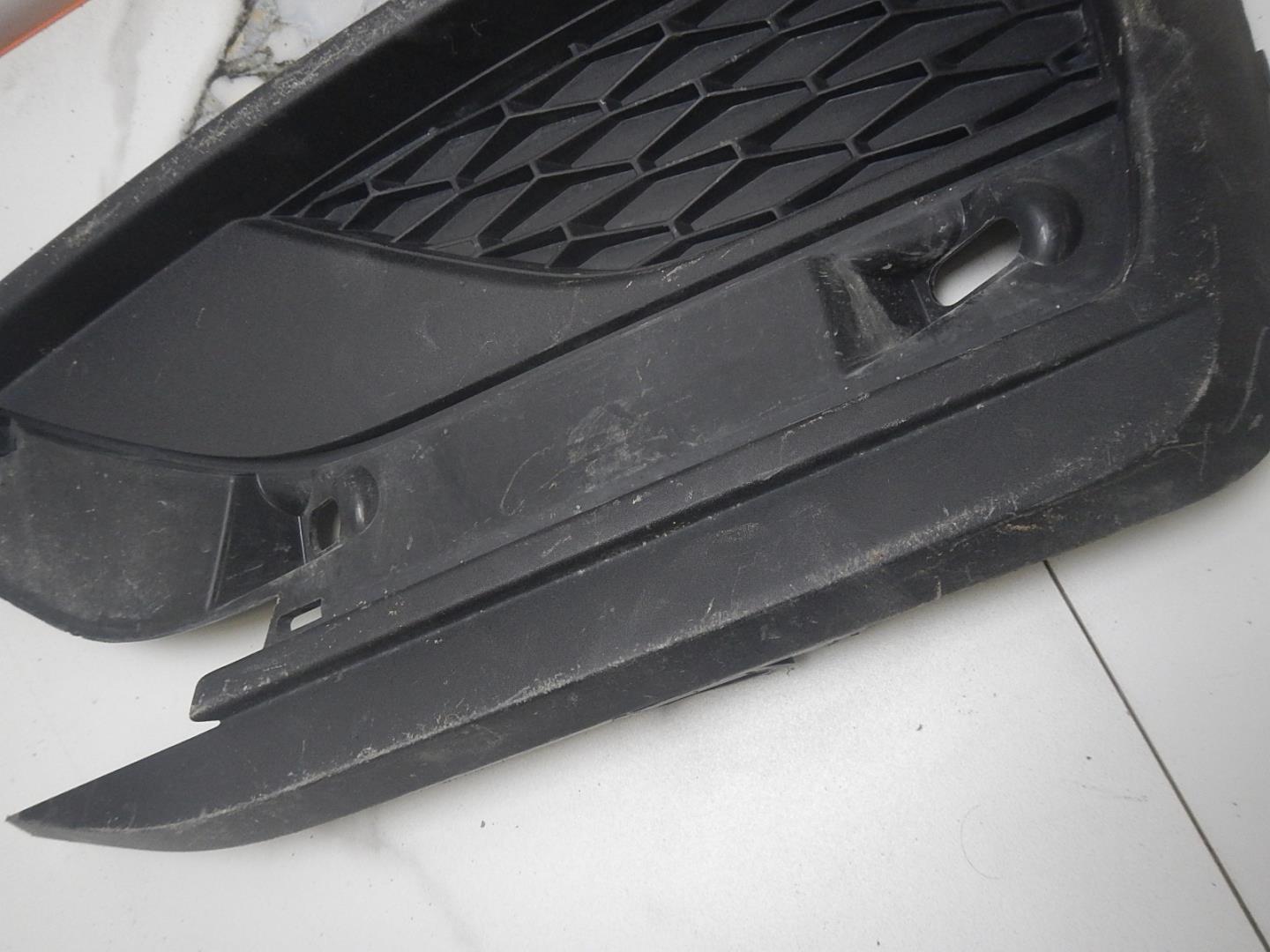 Решетка в бампер левая