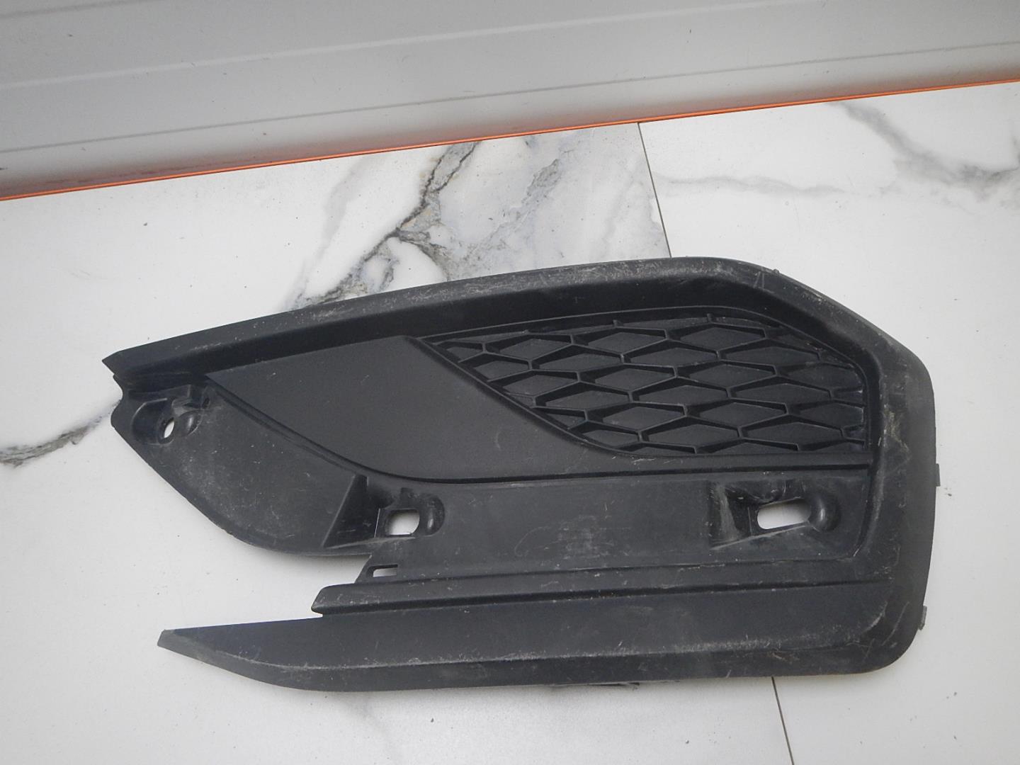 Решетка в бампер левая