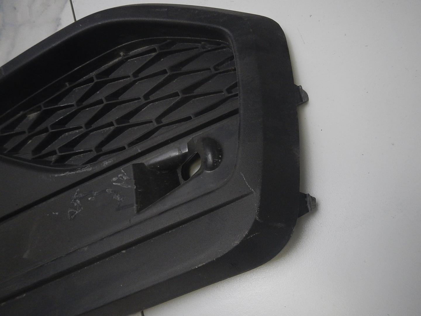 Решетка в бампер левая