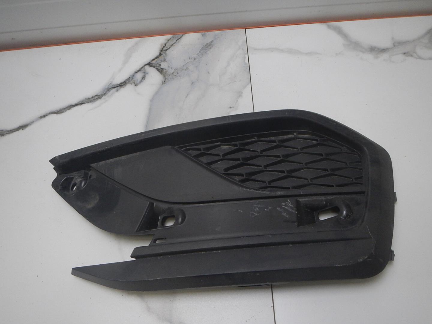 Решетка в бампер левая