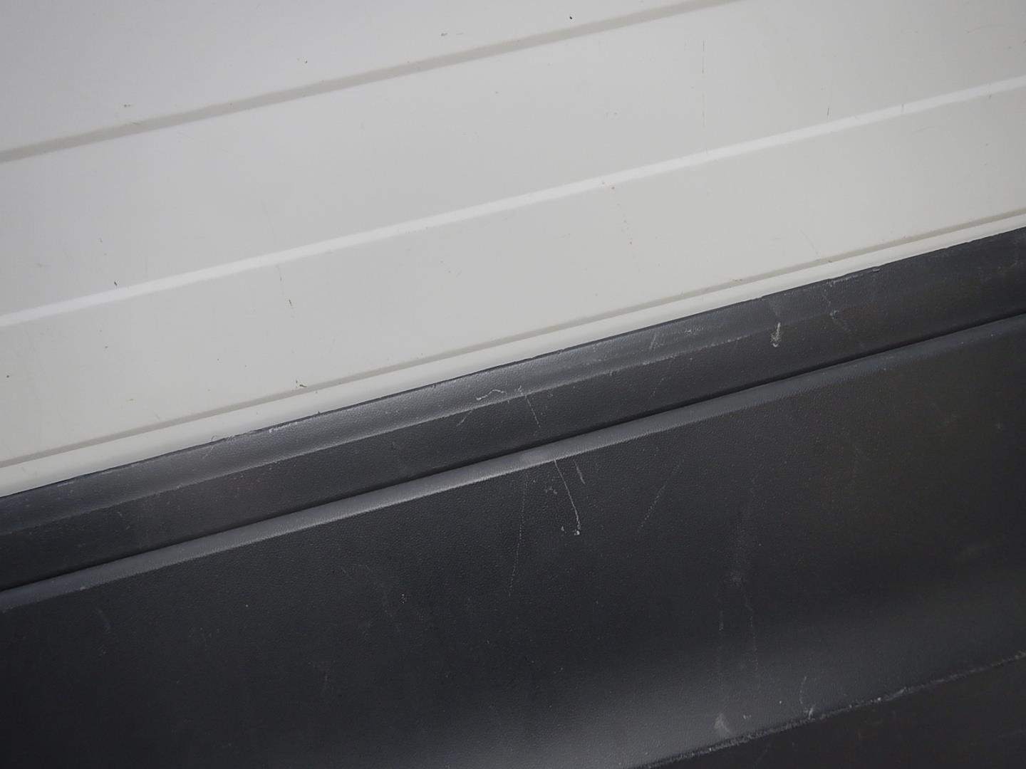 Молдинг задней левой двери