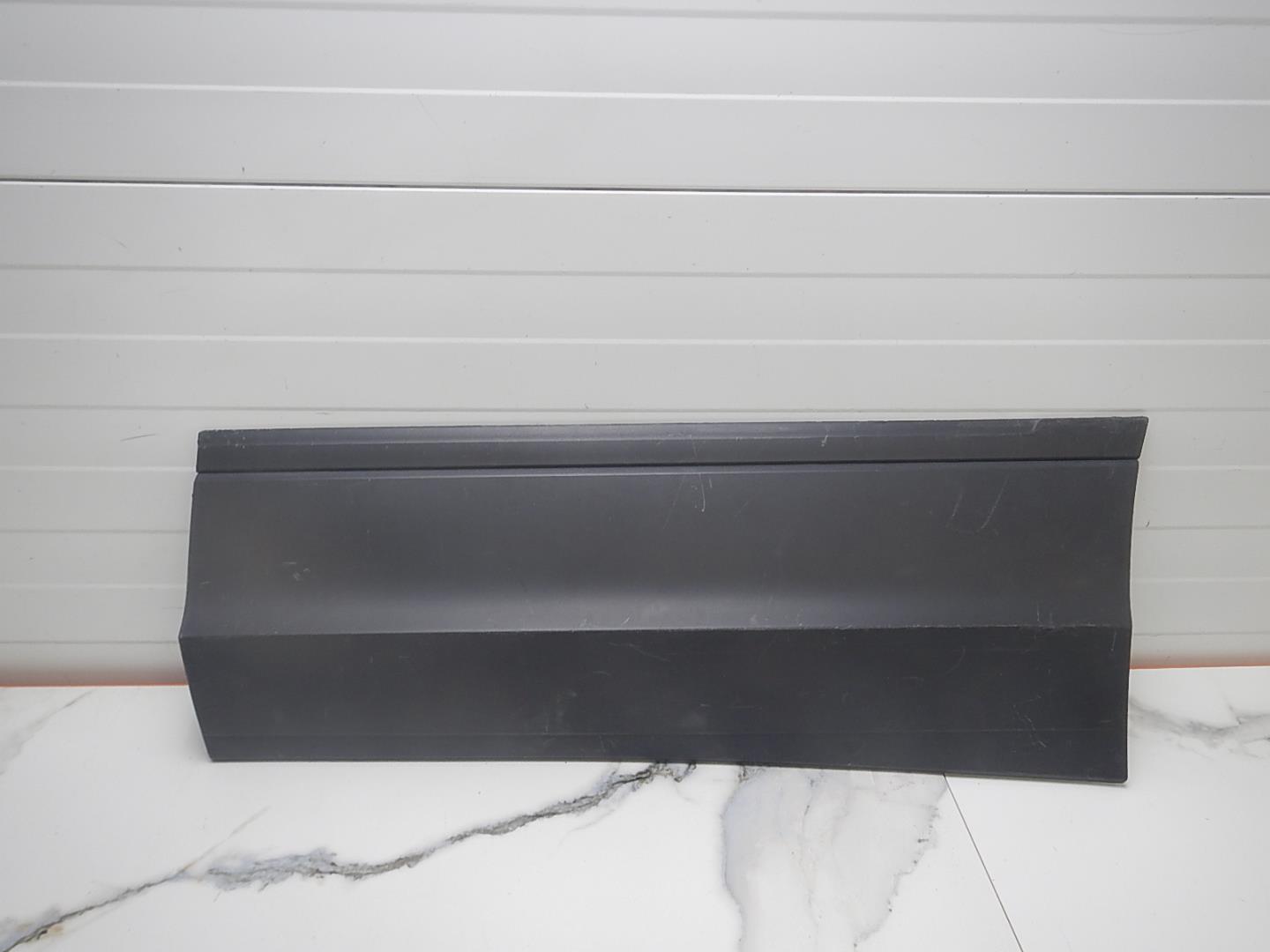 Молдинг задней левой двери