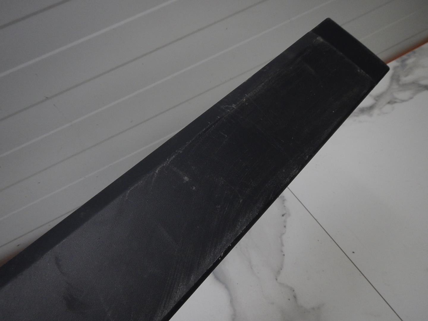 Молдинг задней правой двери