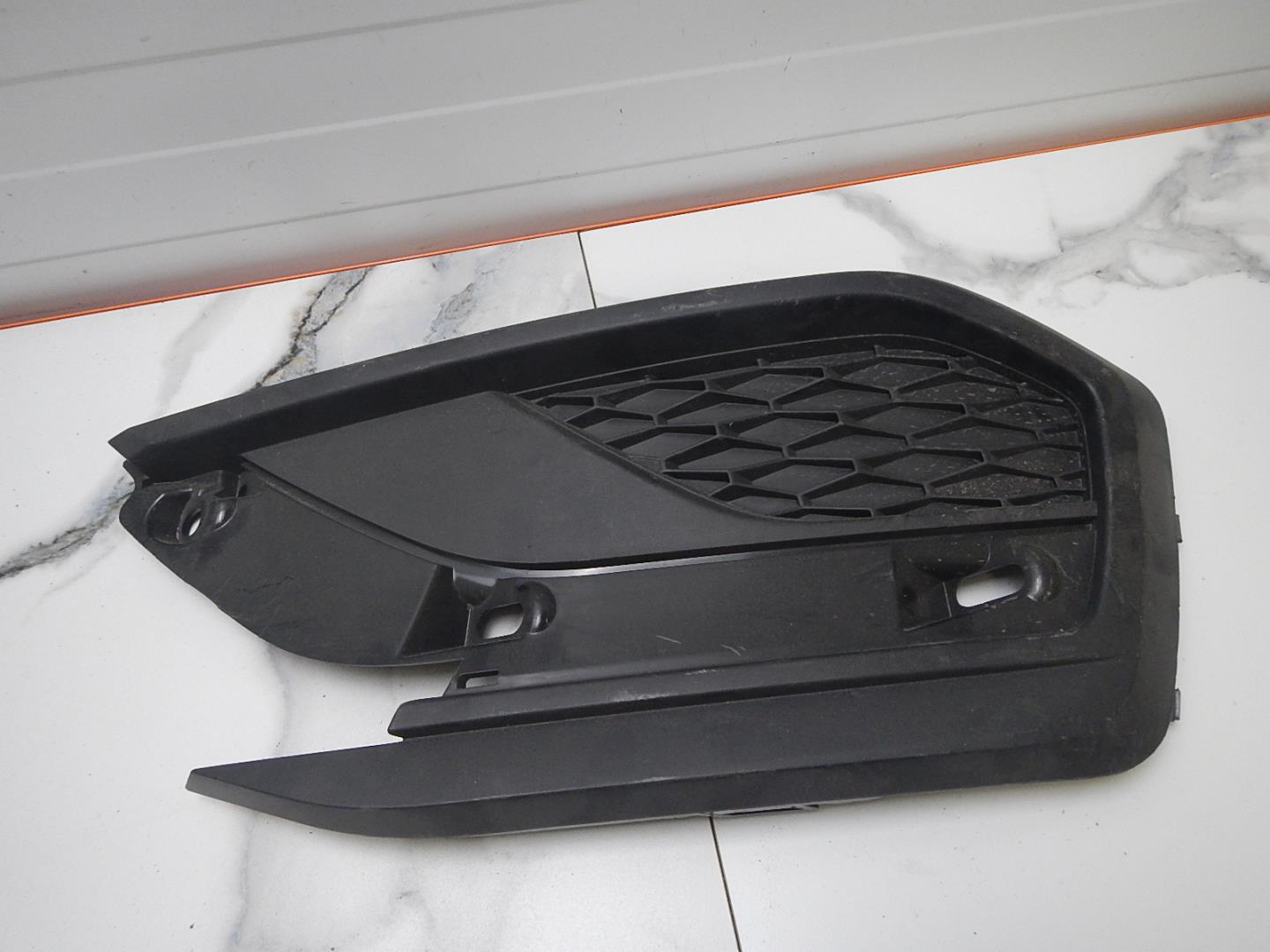 Решетка в бампер левая