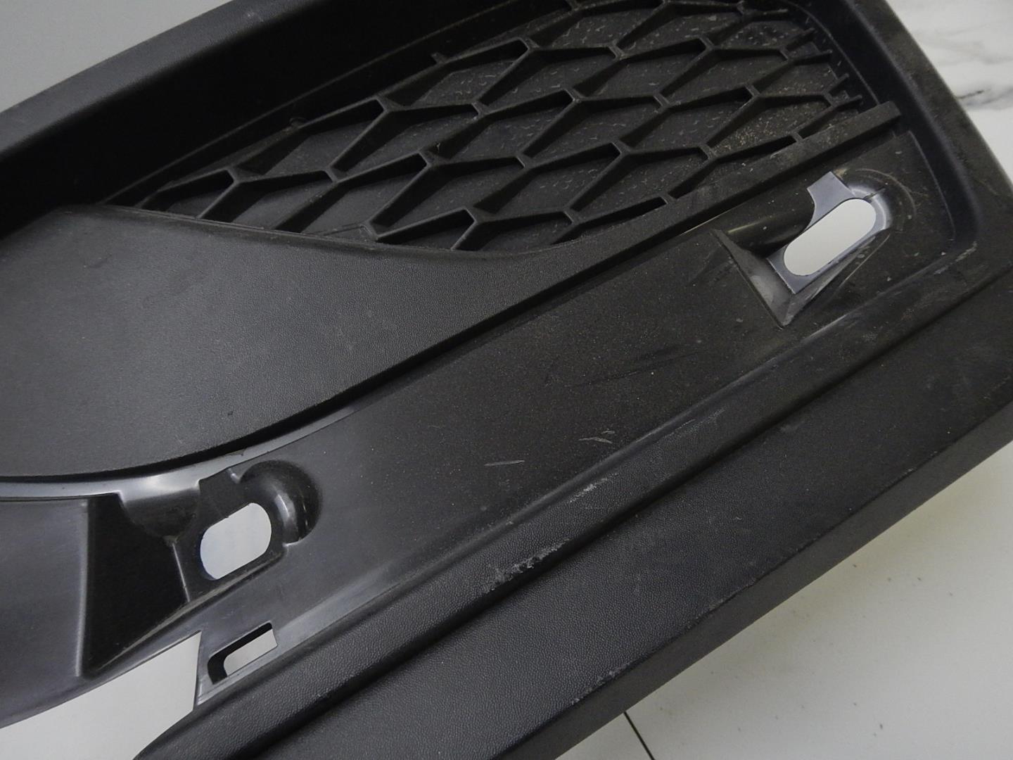 Решетка в бампер левая