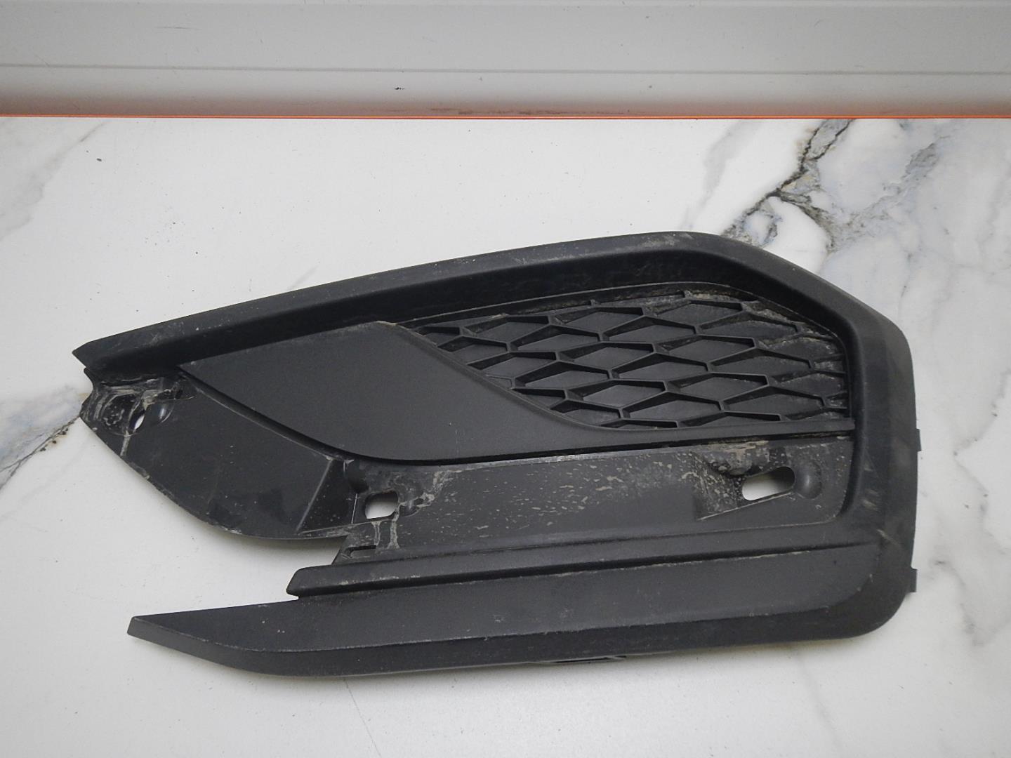 Решетка в бампер левая