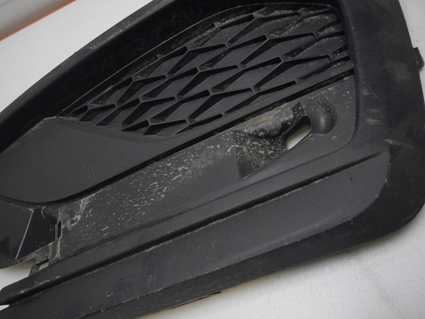 Решетка в бампер левая