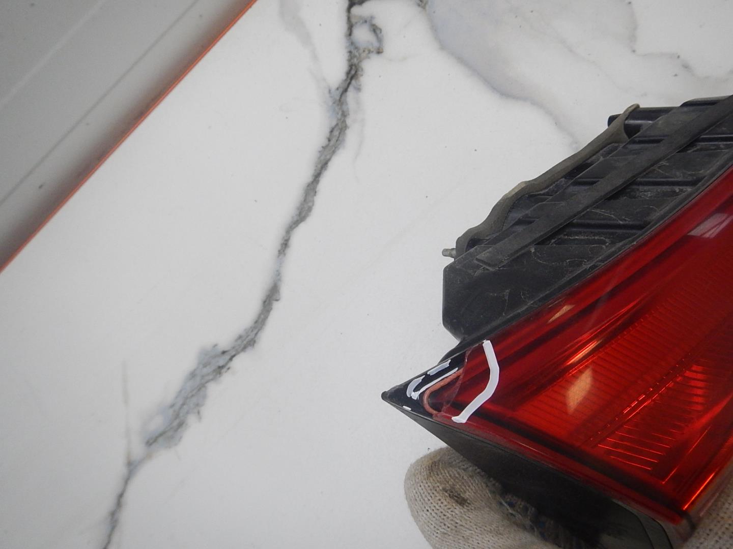 Фонарь задний внутренний левый