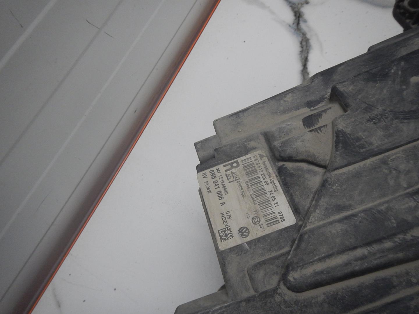 Фара правая