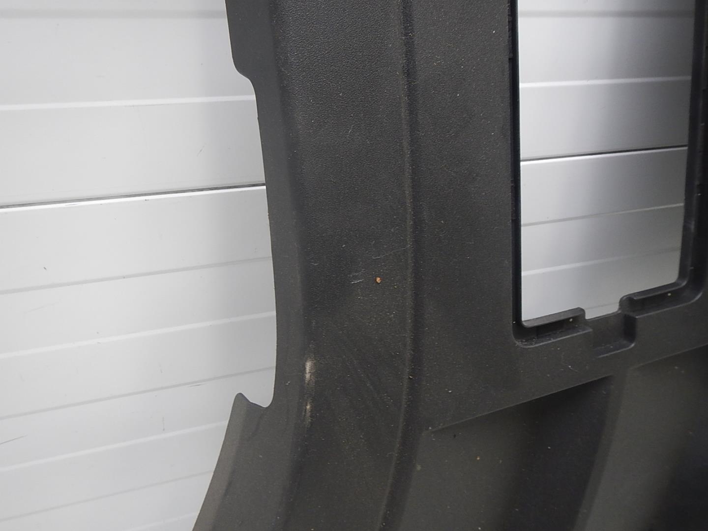 Кожух замка капота