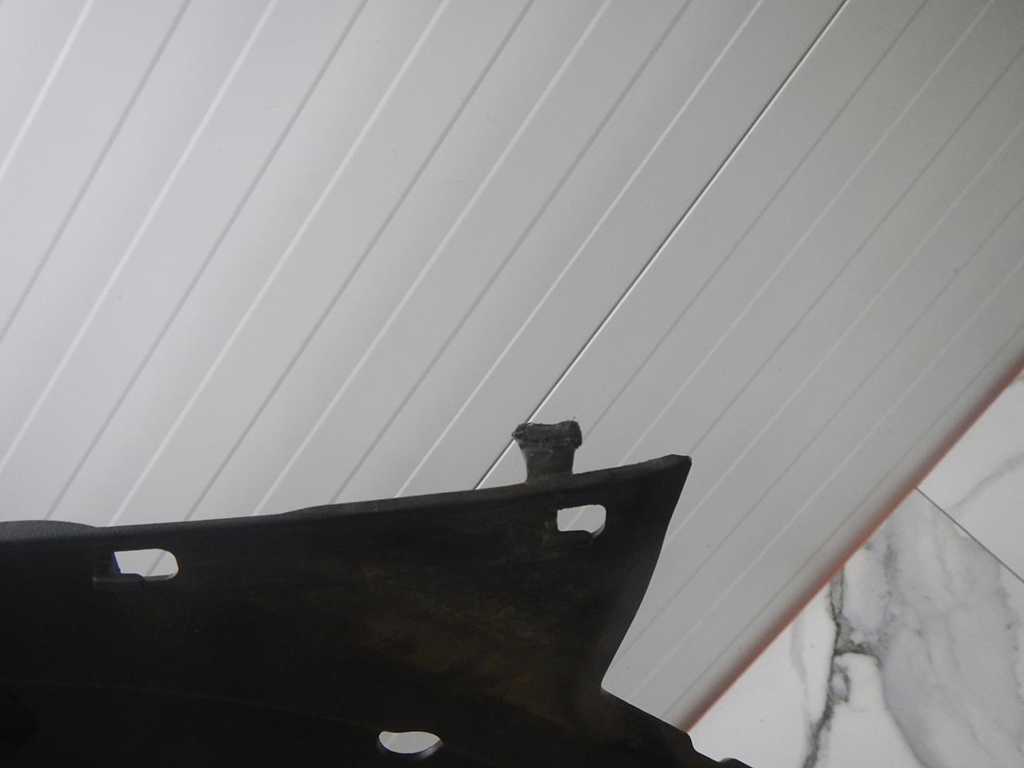 Кожух замка капота