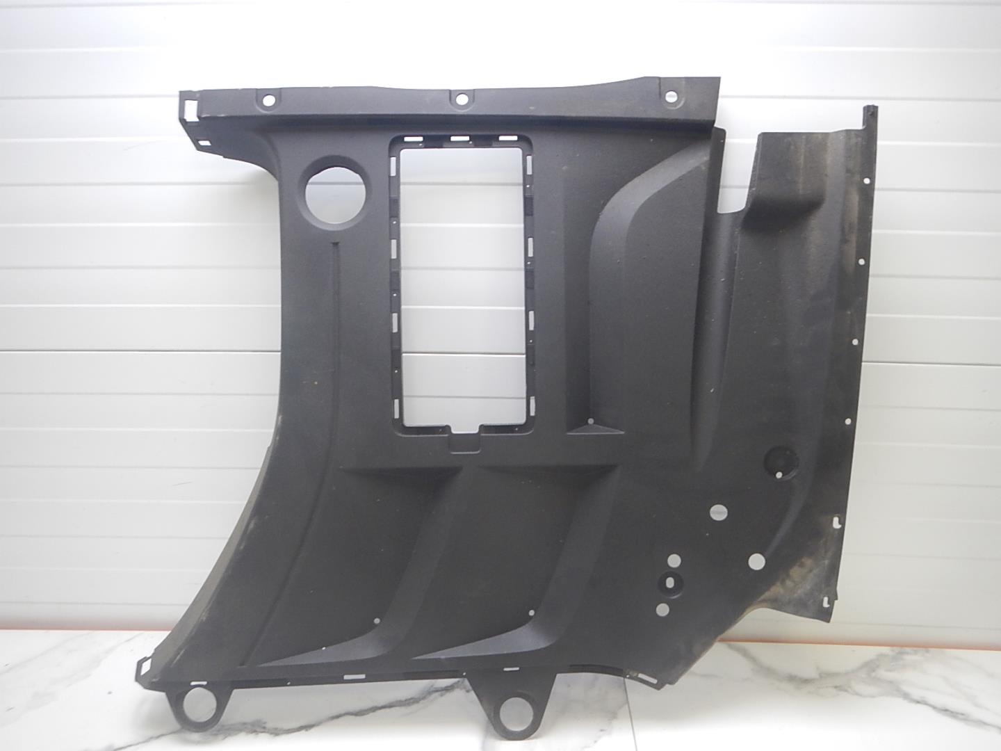 Кожух замка капота