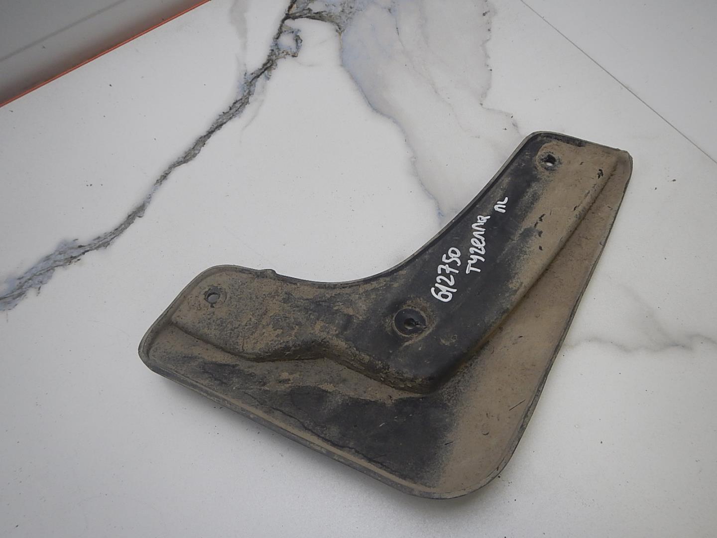 Брызговик передний левый