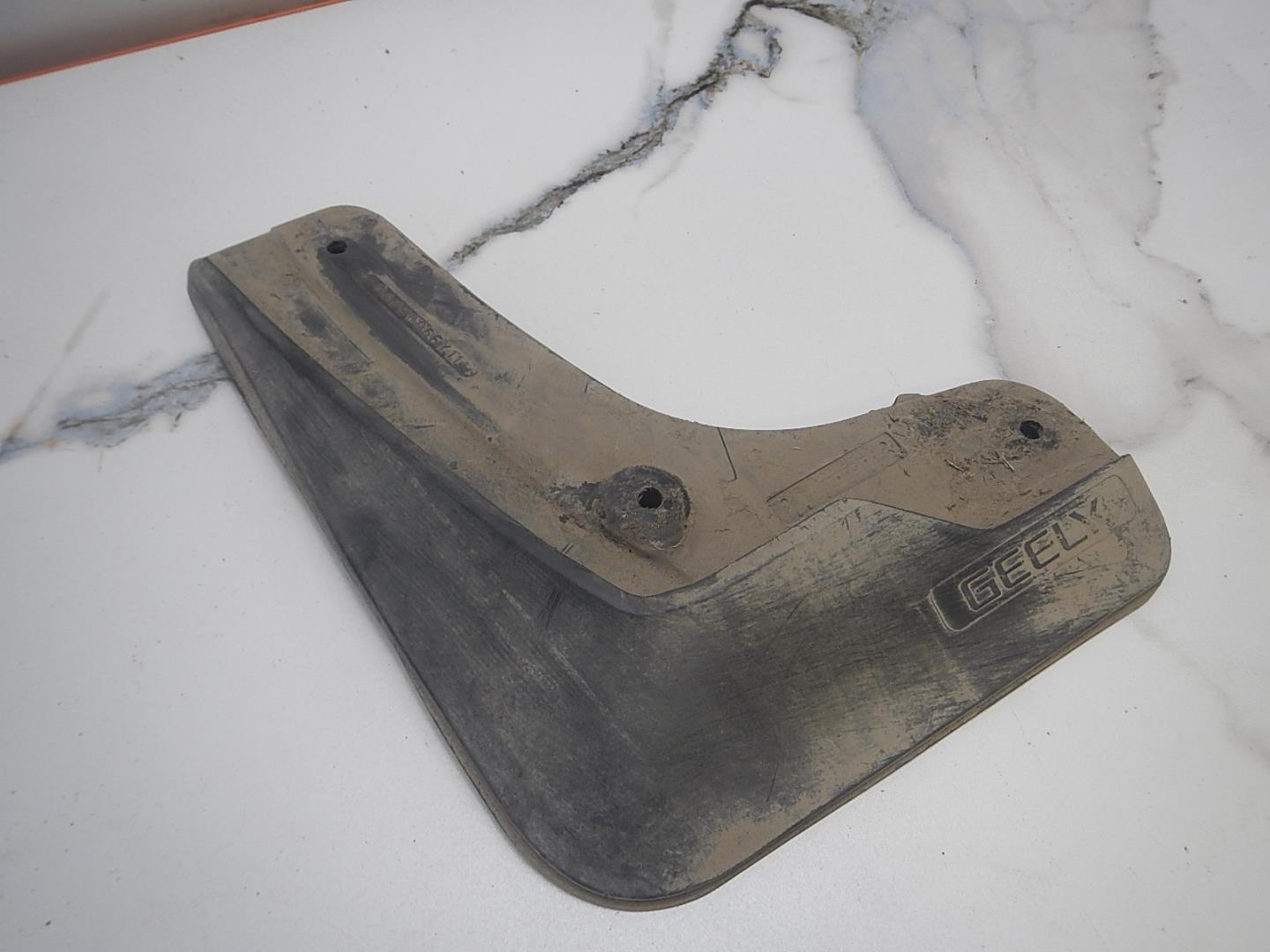 Брызговик передний левый