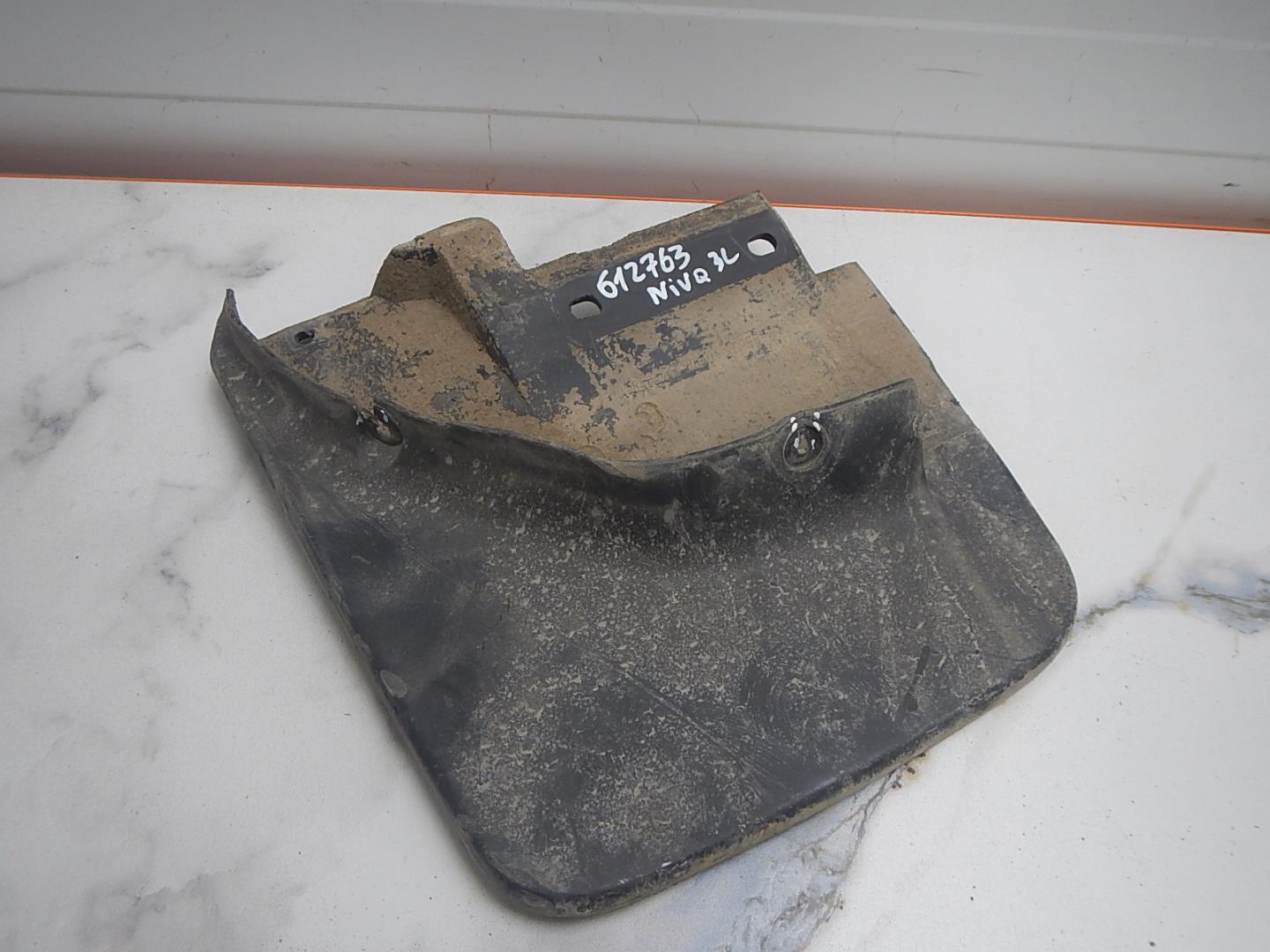 Брызговик задний левый