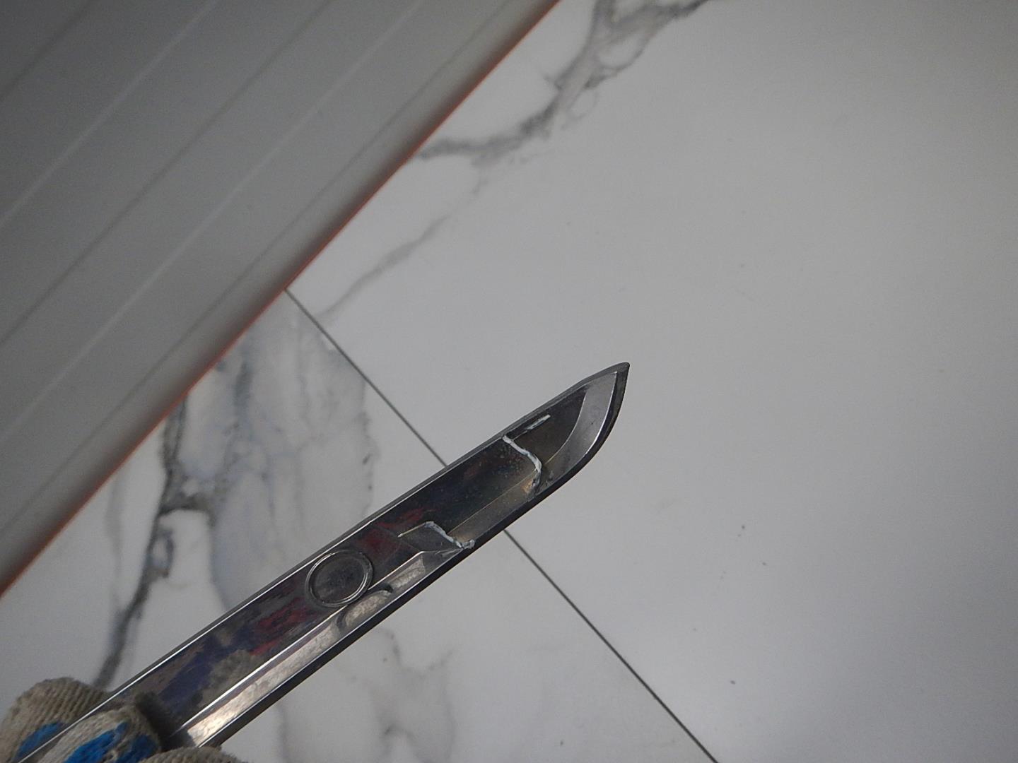 Молдинг переднего бампера левый