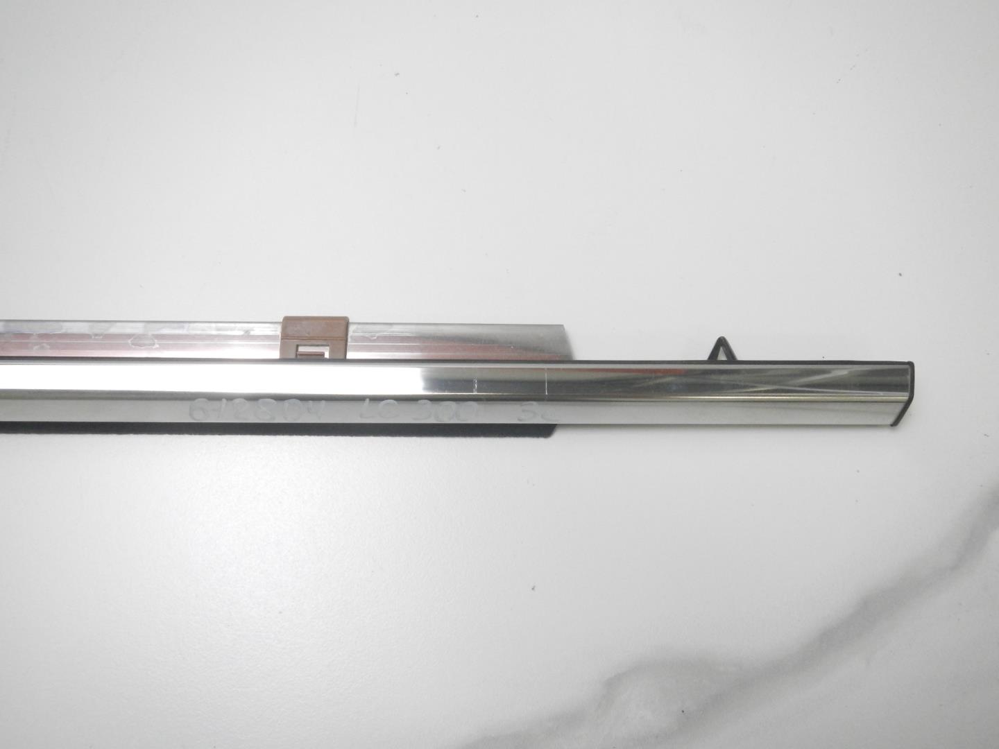 Накладка стекла заднего левого