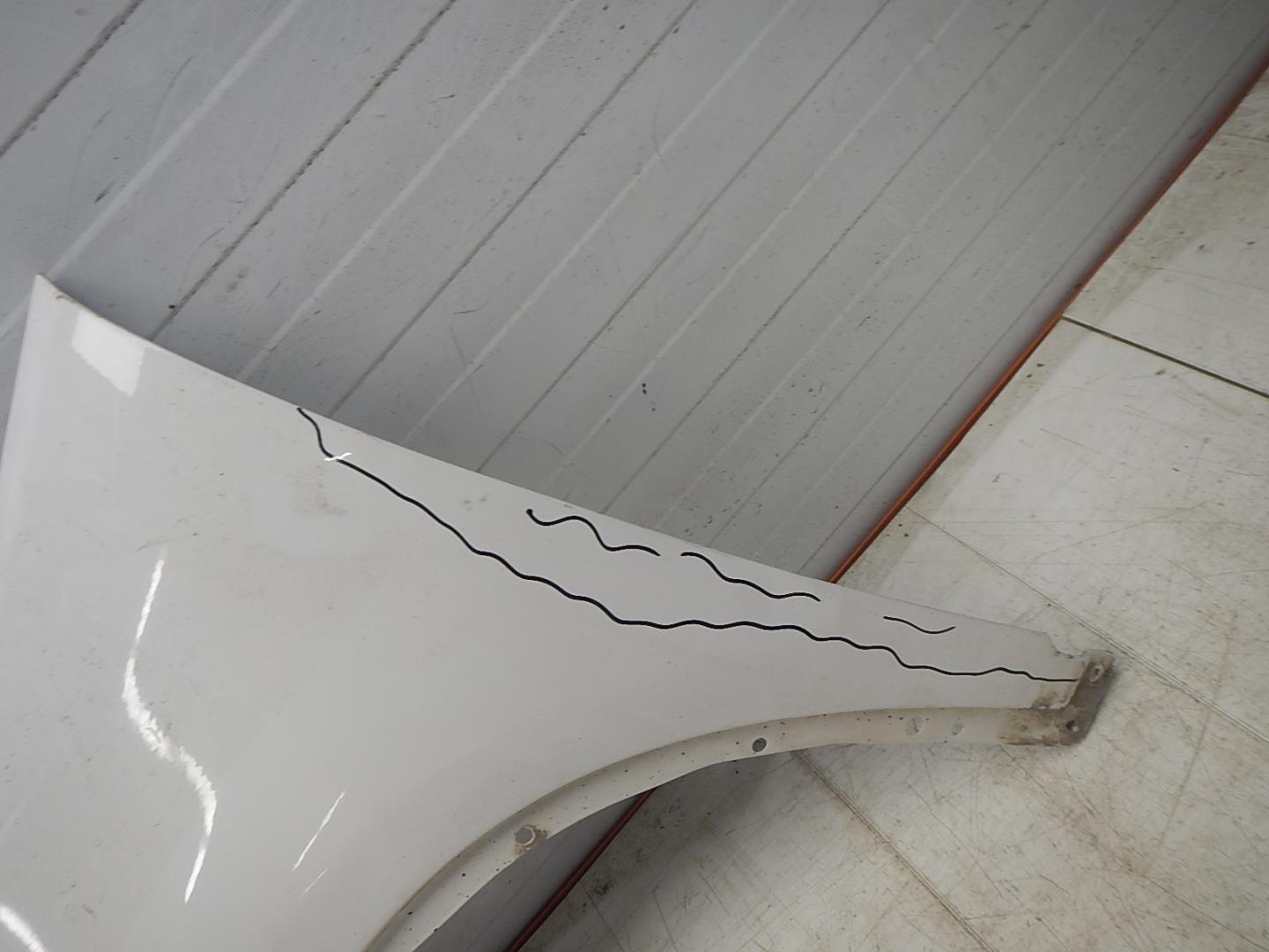 Крыло переднее левое