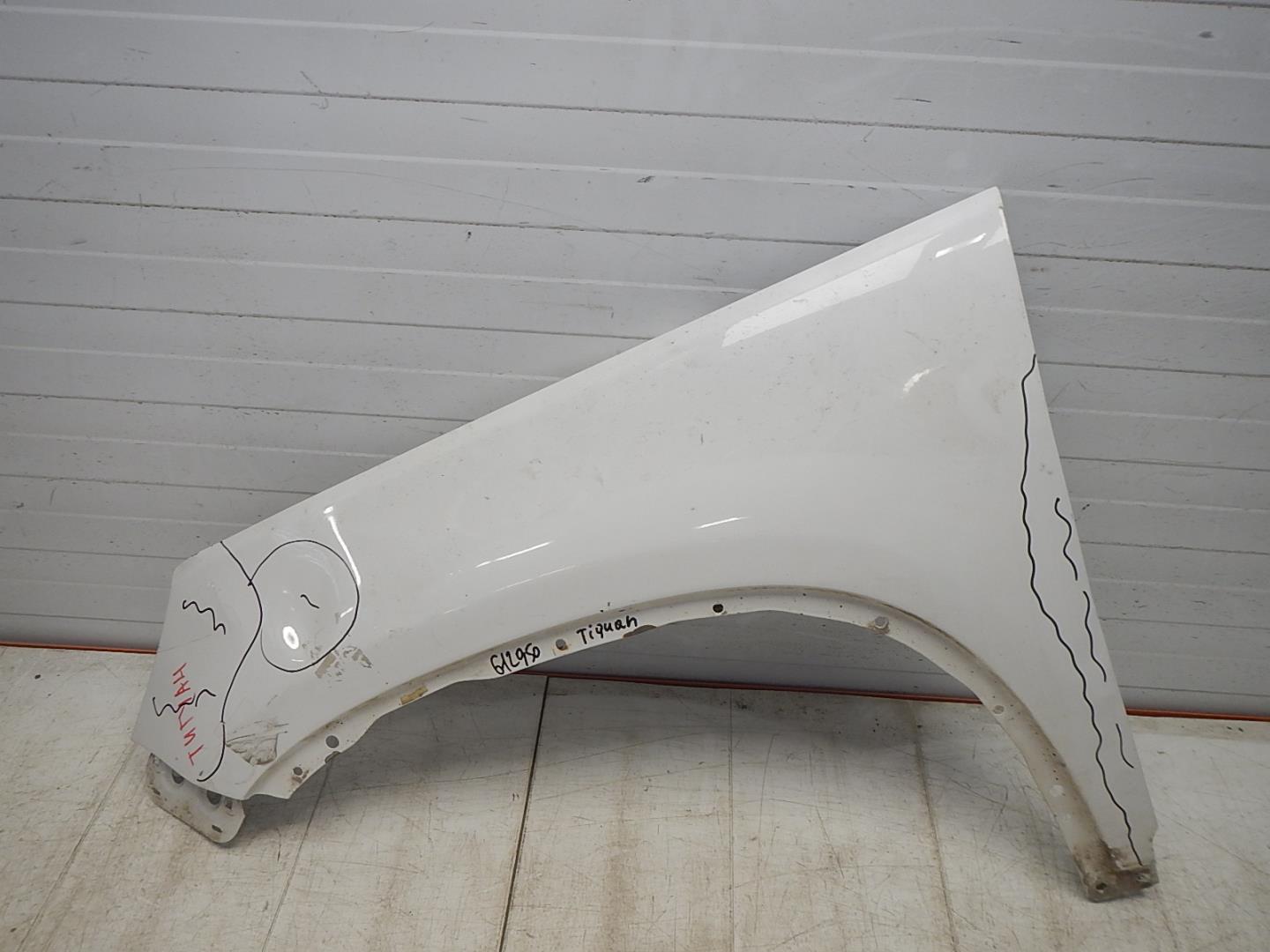 Крыло переднее левое