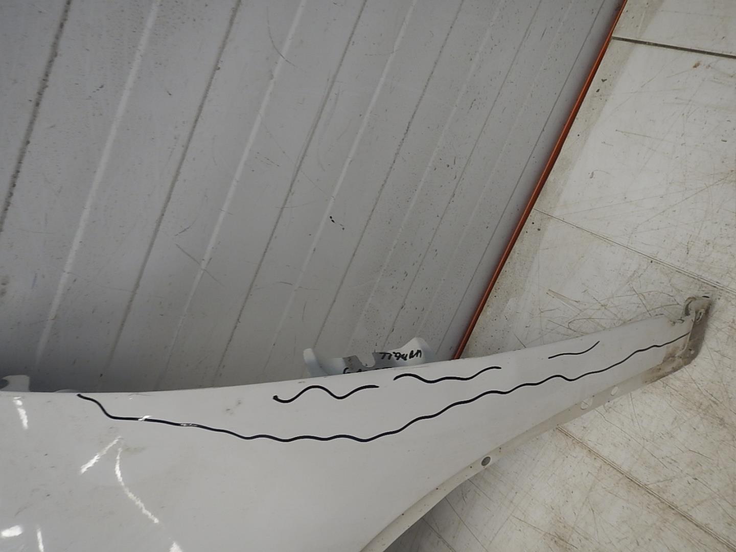 Крыло переднее левое