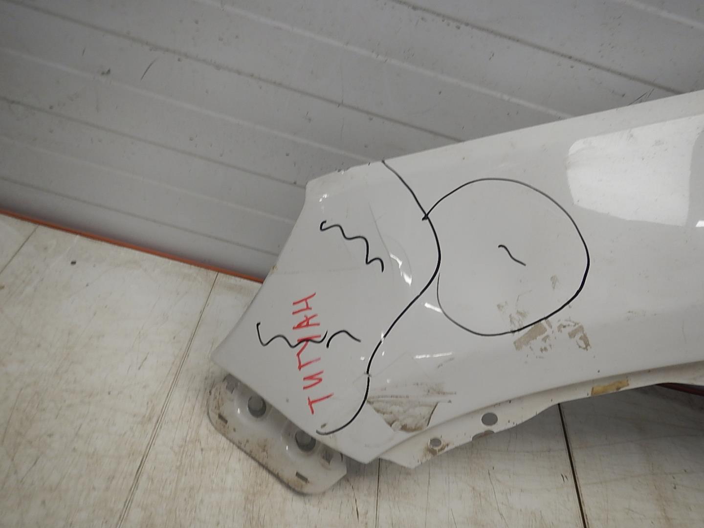 Крыло переднее левое