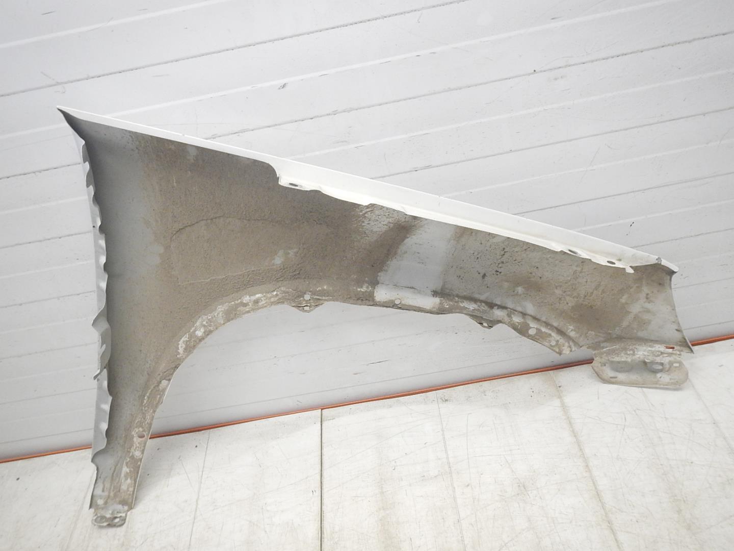 Крыло переднее левое