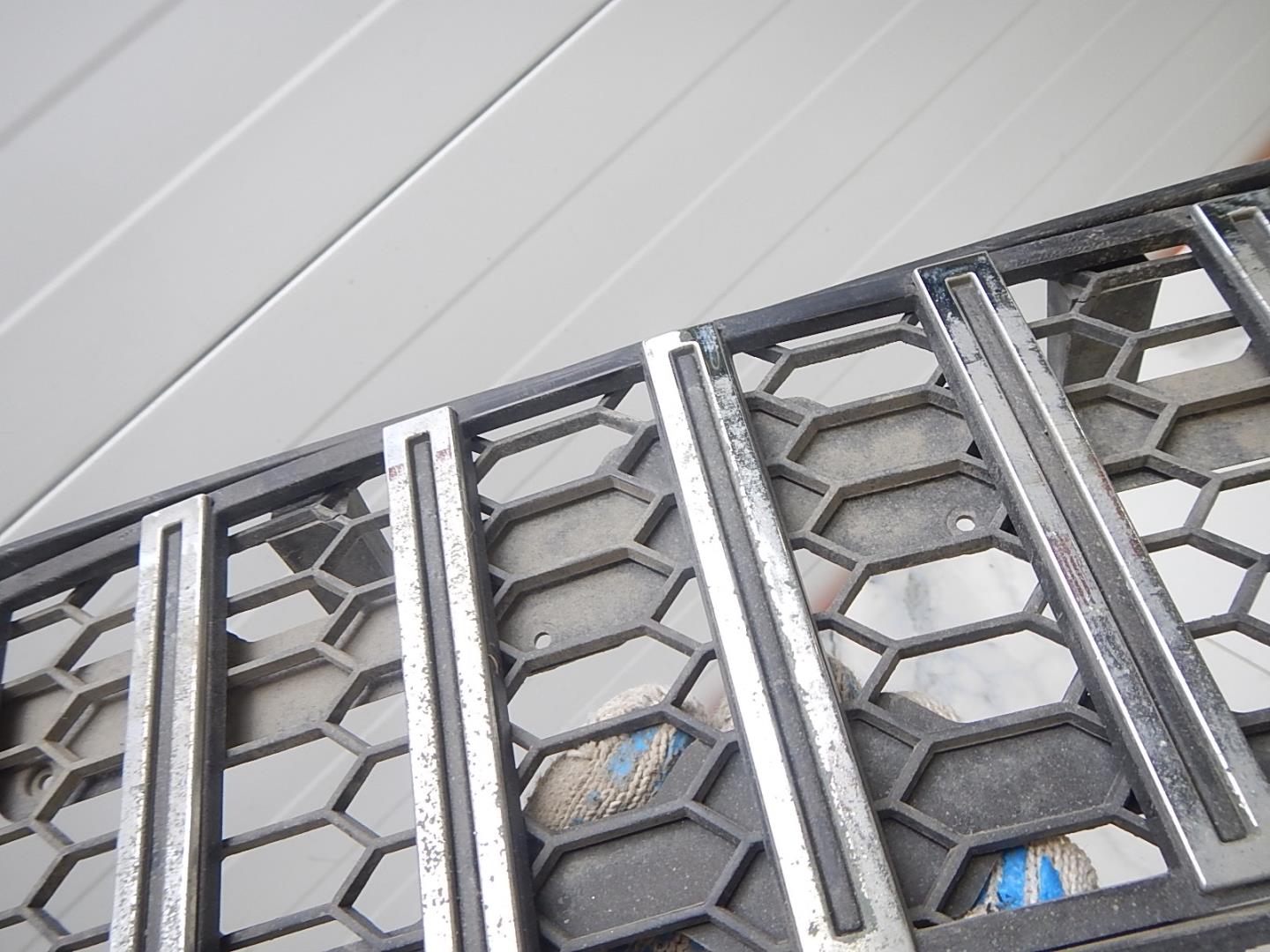 Решетка в бампер центральная