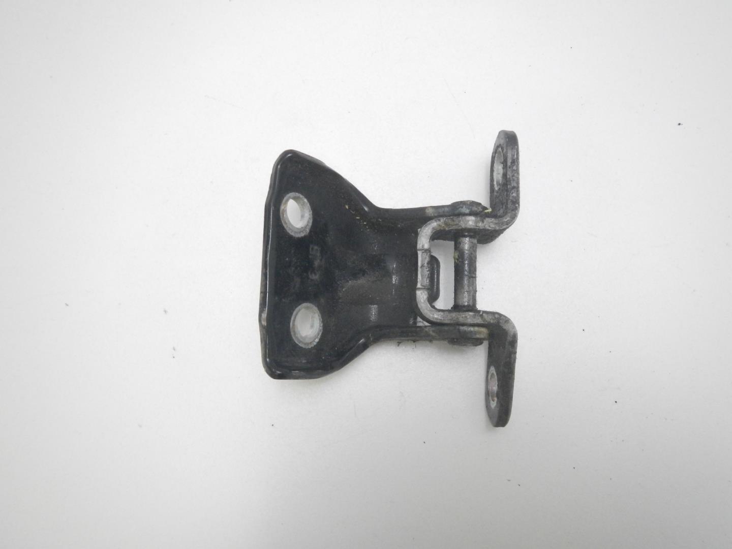 Петля двери задней правой верхняя