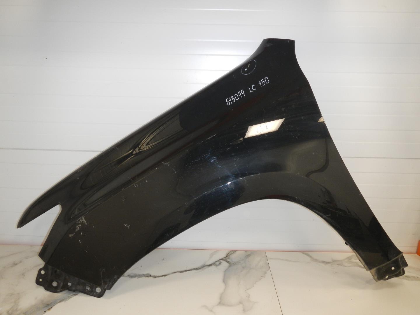 Крыло переднее левое