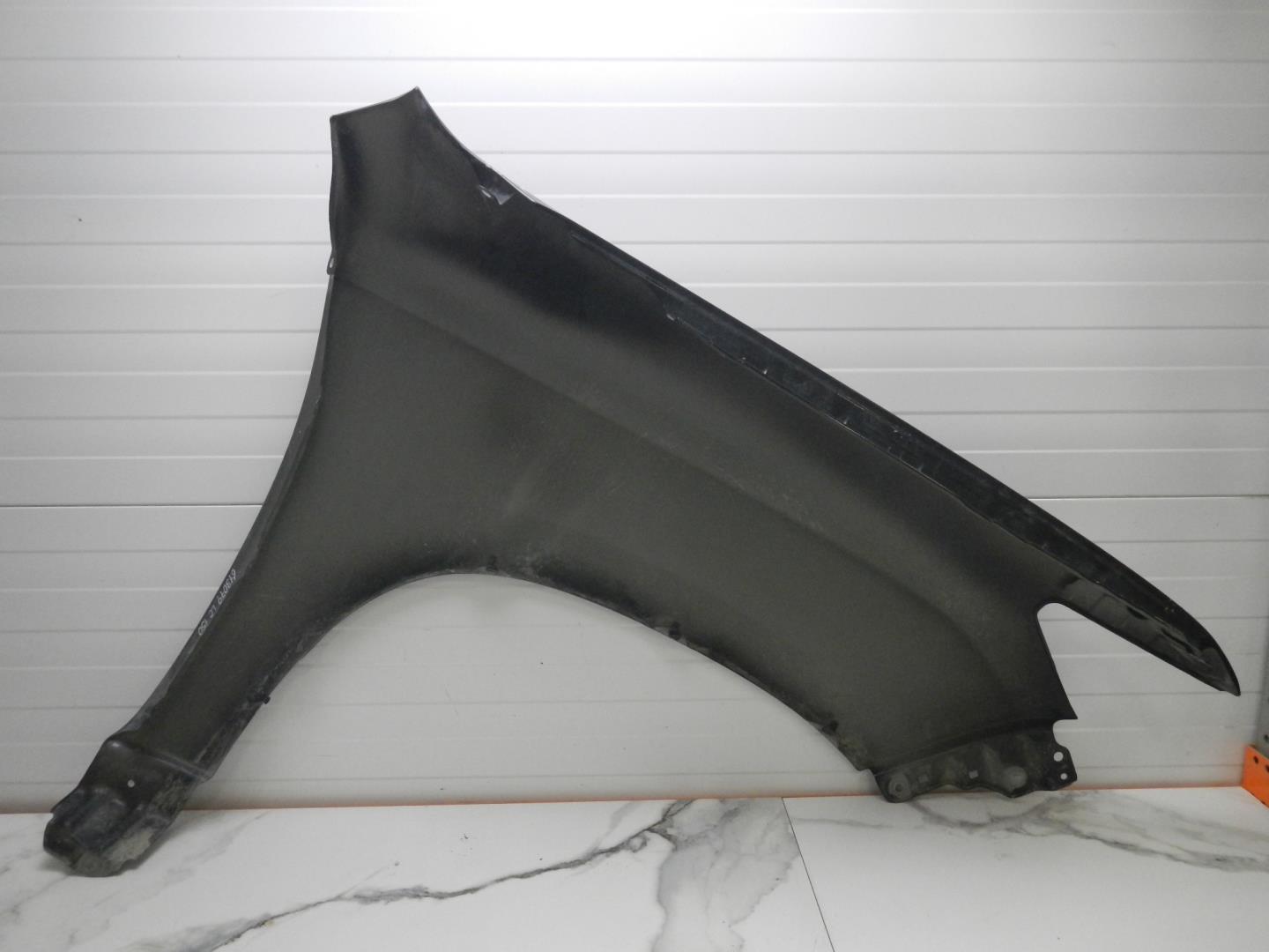 Крыло переднее левое