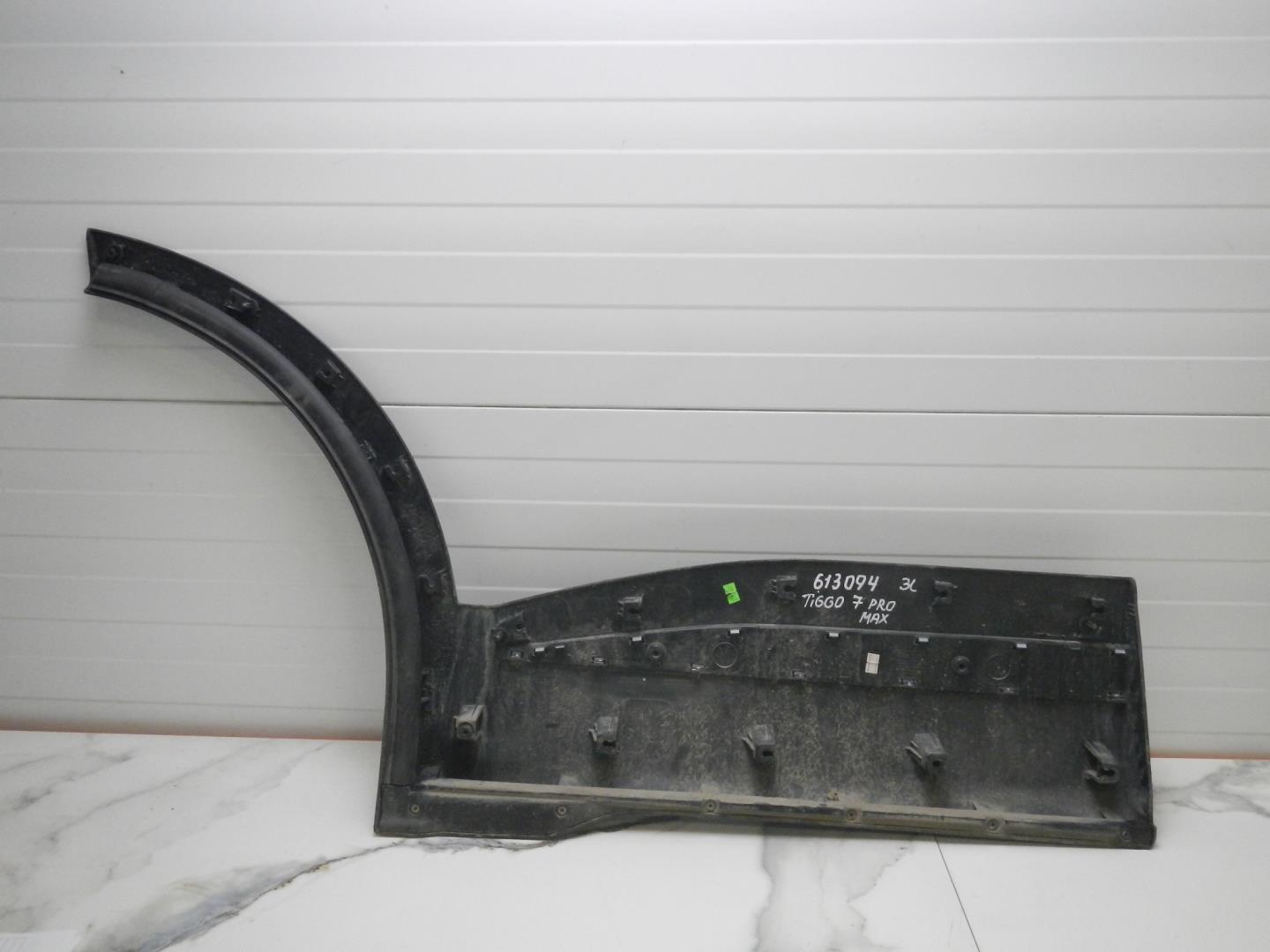 Молдинг задней левой двери