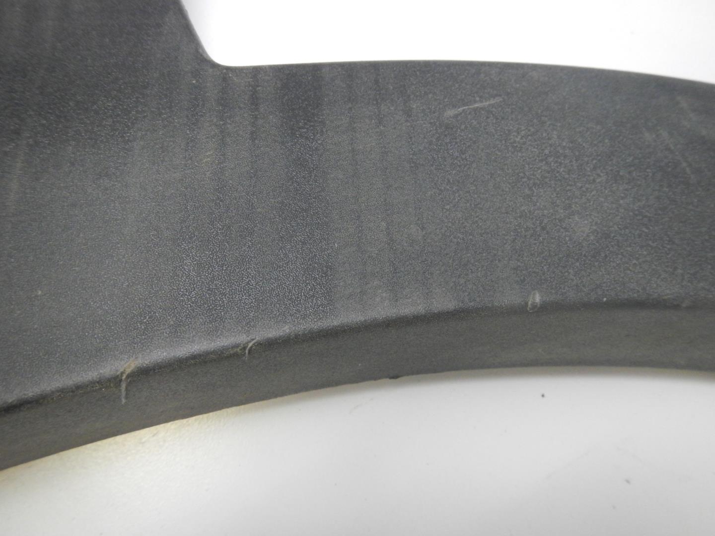 Молдинг задней левой двери