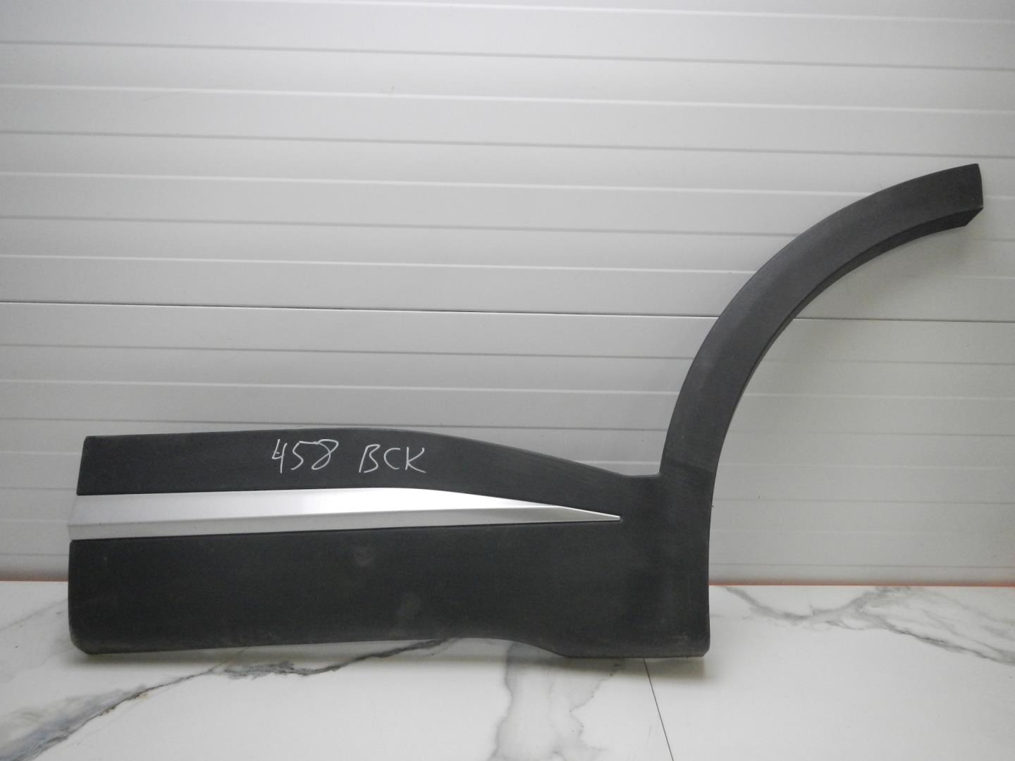 Молдинг задней левой двери