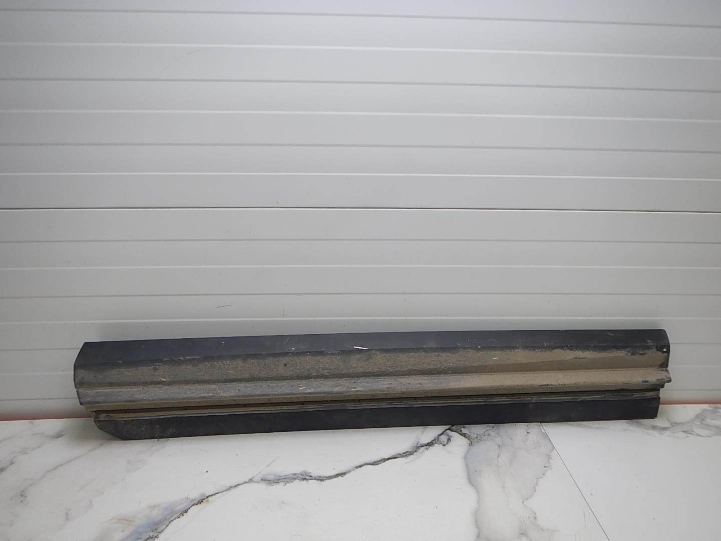 Молдинг передней правой двери