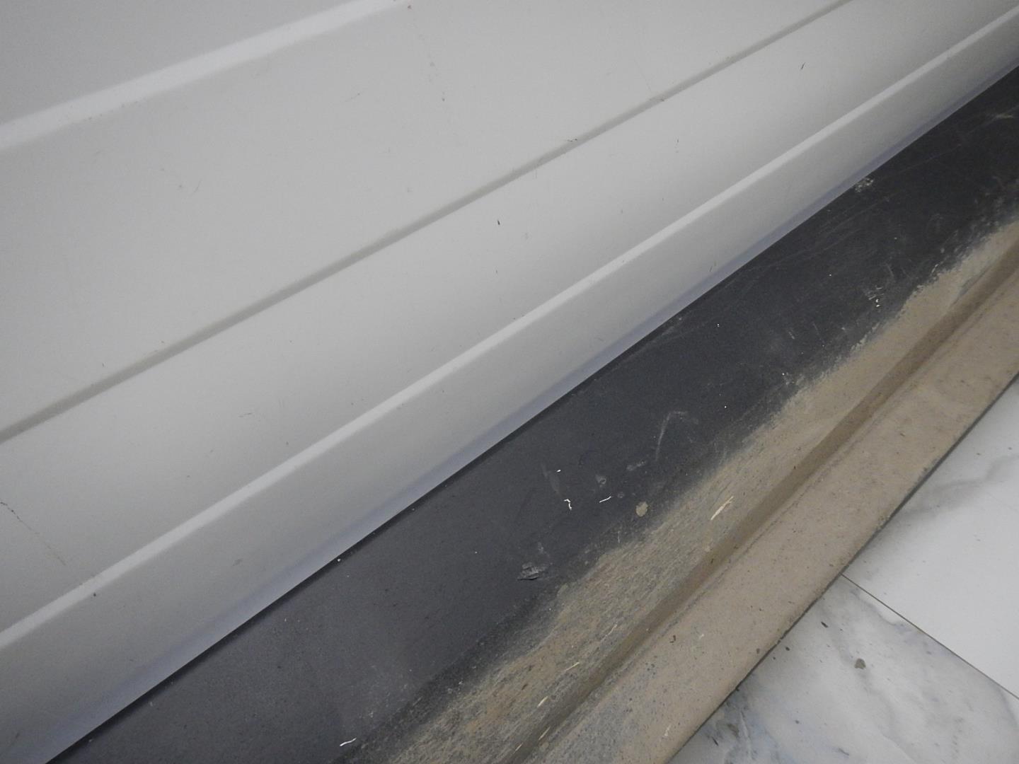 Молдинг передней правой двери