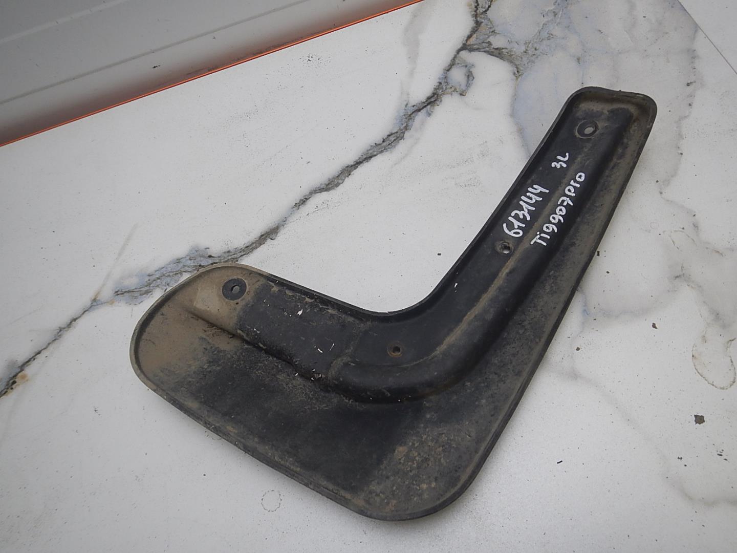 Брызговик задний левый