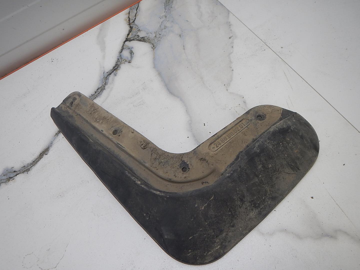 Брызговик задний левый