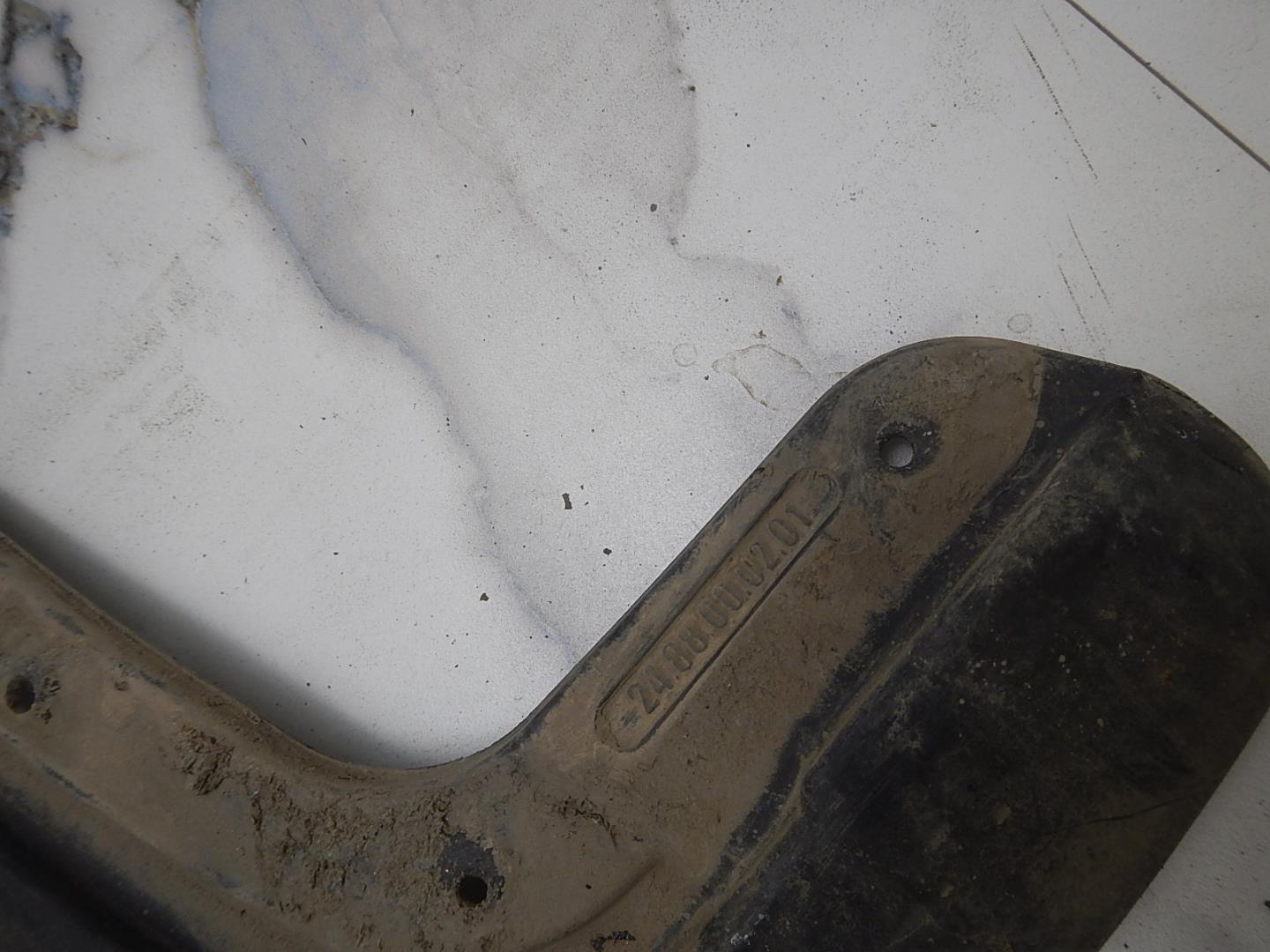 Брызговик задний левый