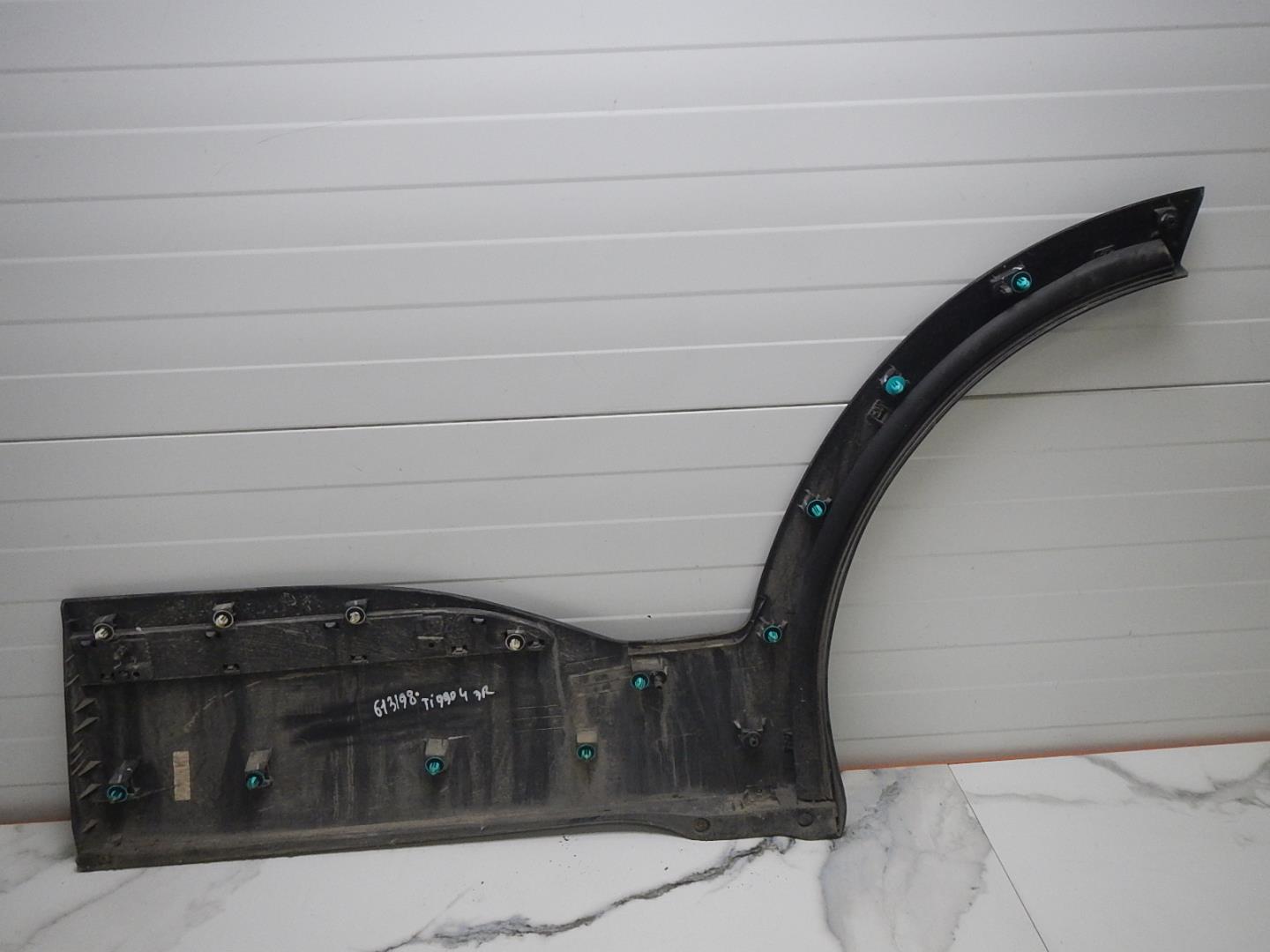 Молдинг задней правой двери