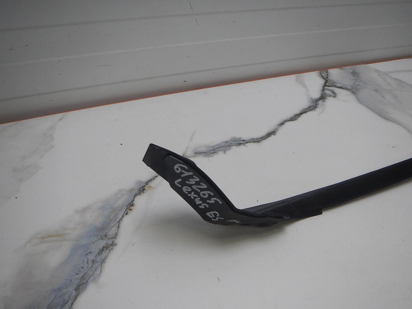 Молдинг лобового стекла