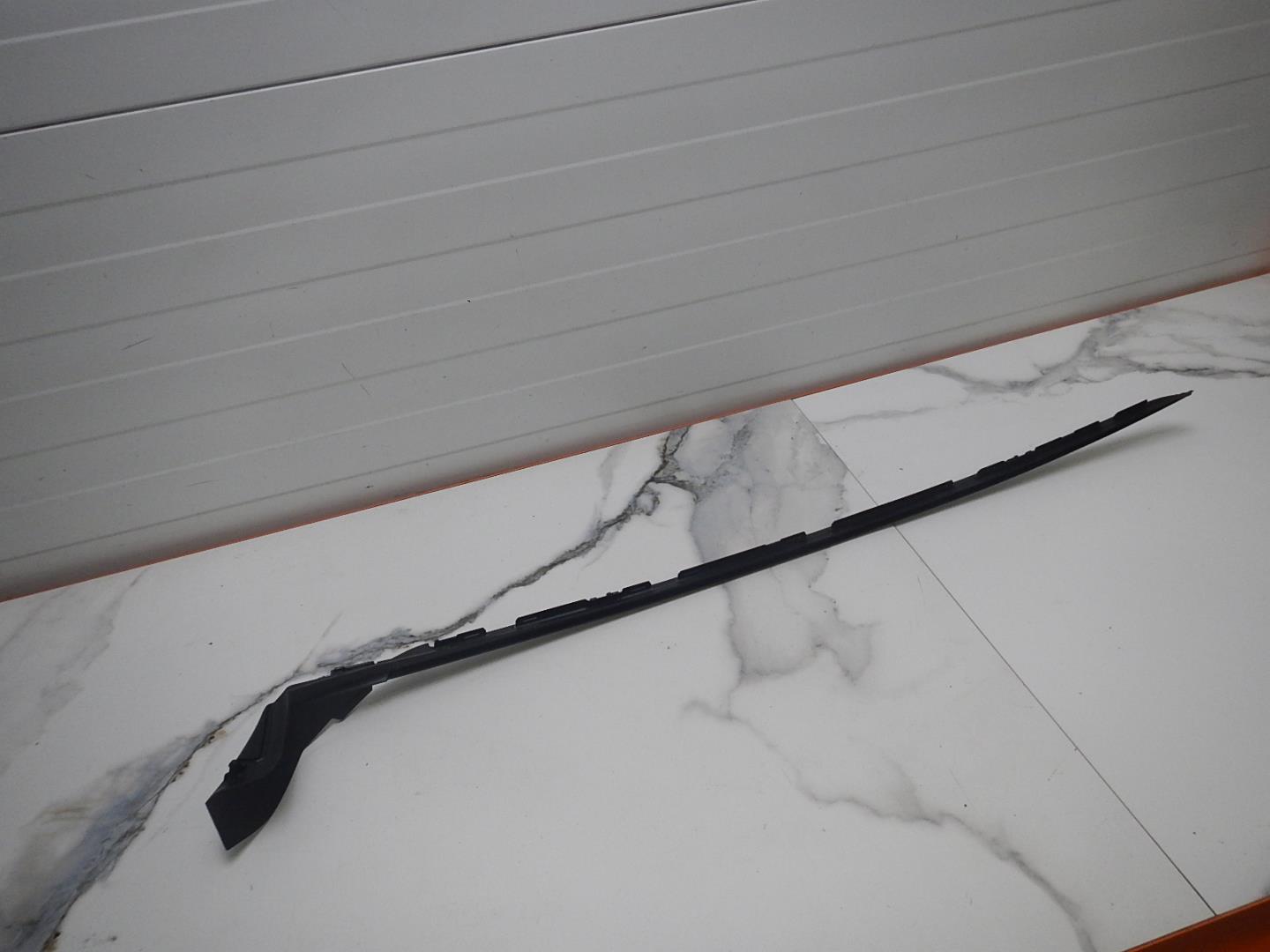 Молдинг лобового стекла