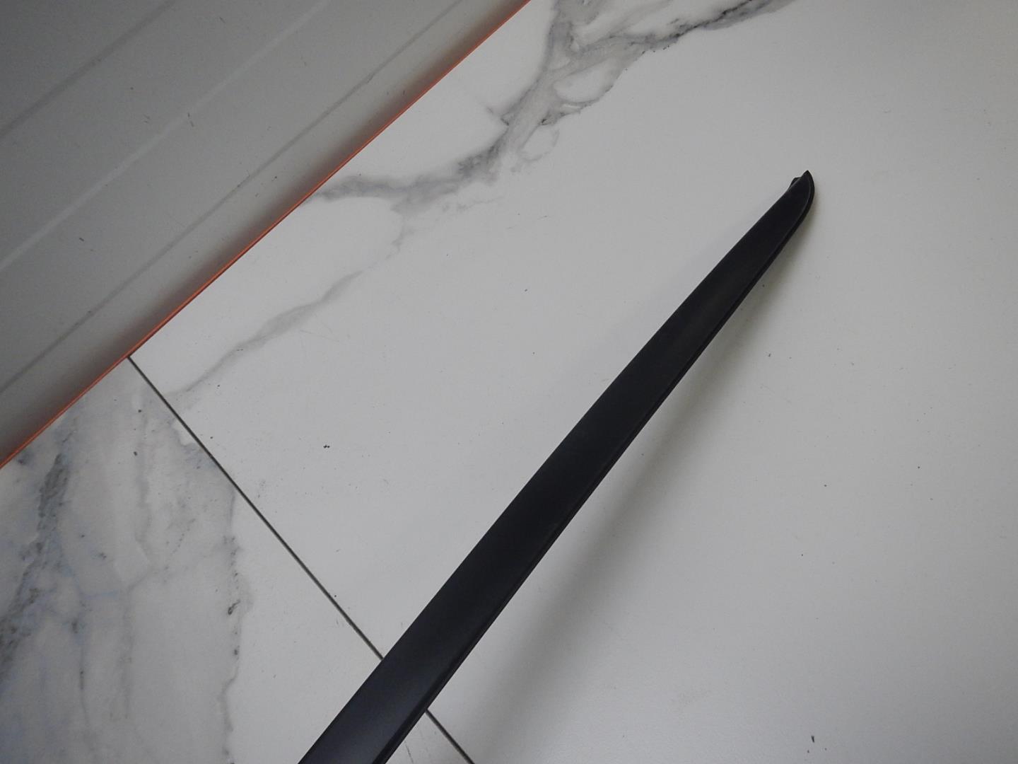 Молдинг лобового стекла